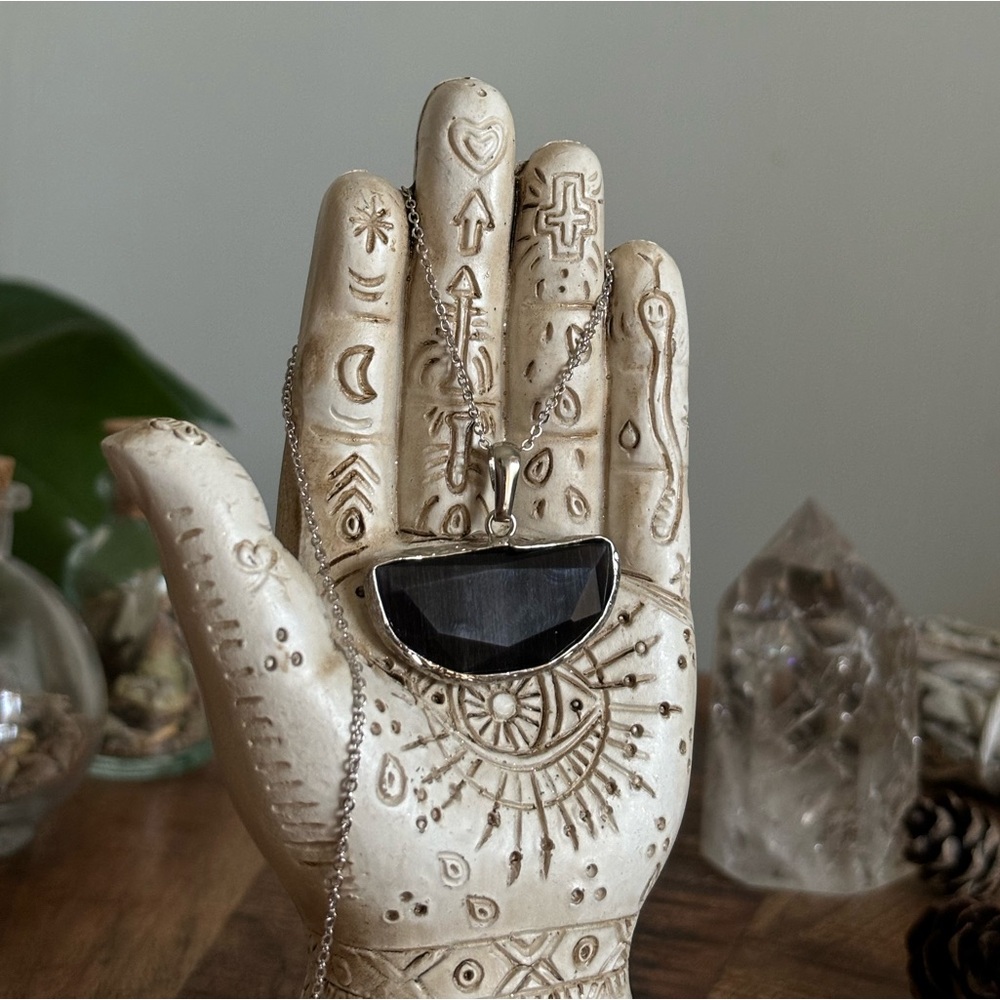 Stylish Black Pendant Necklace